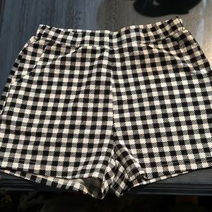 Checkered, black and white soft shorts